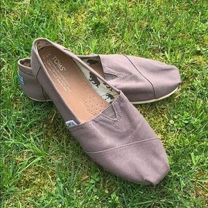 Ash canvas women’s classic TOMS slip on shoes